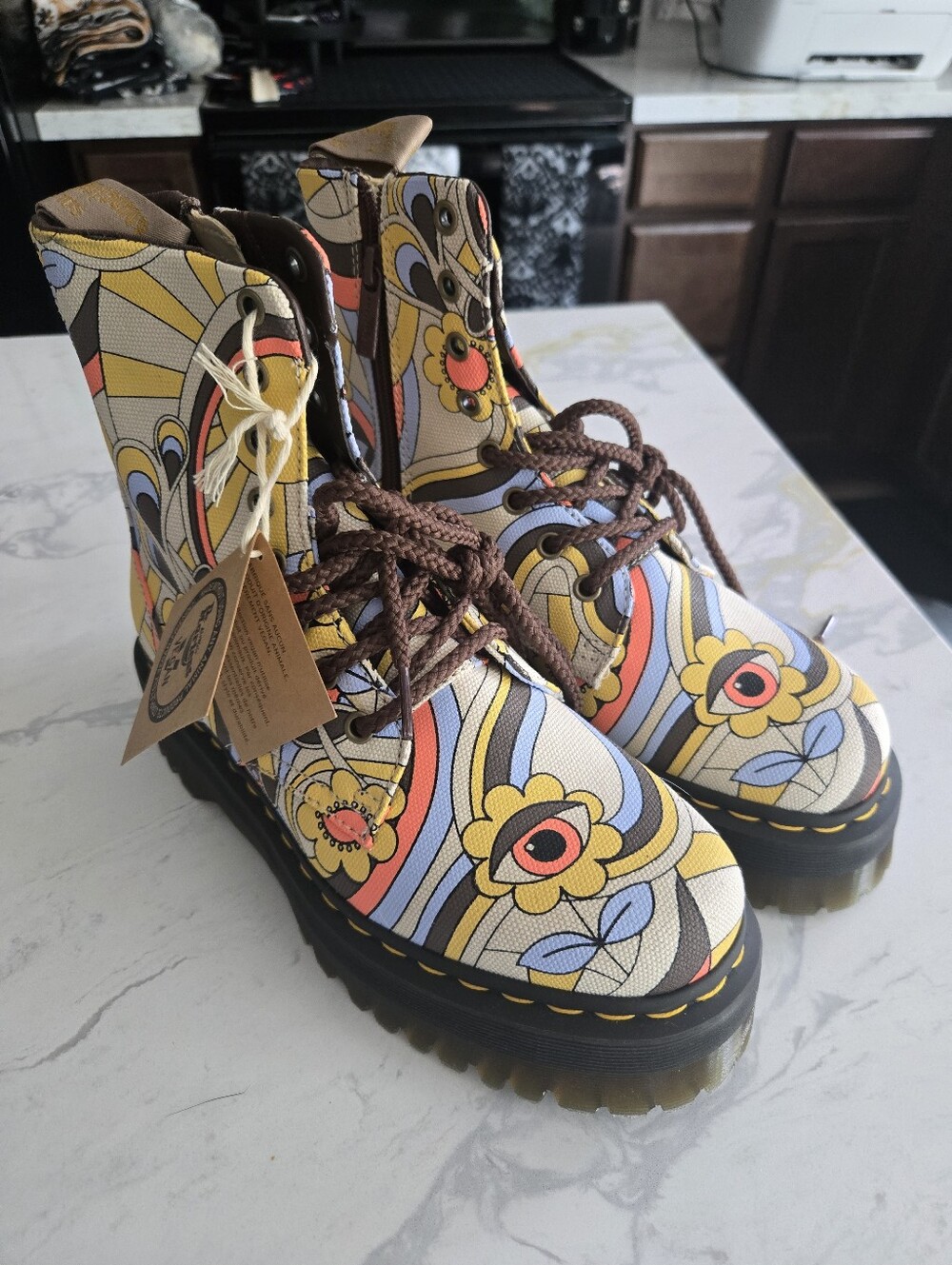 NWT!! Dr Martens Jadon RETRO RAY VEGAN Platform Boots. Size 8